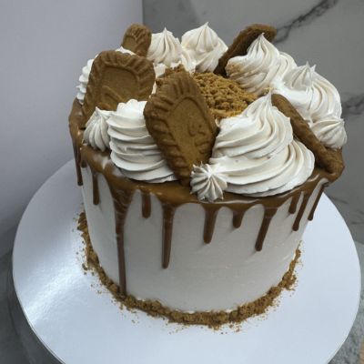 Custom Lotus and vanilla sponge cake by La Vie Belle Miami Beach